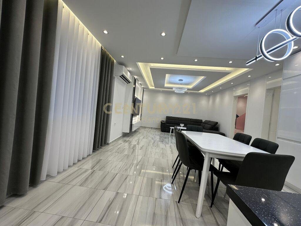 SHITET  APARTAMENT 2+1 TEK SHKEMBI KAVAJES!
