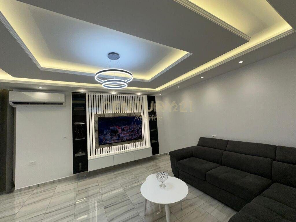 SHITET  APARTAMENT 2+1 TEK SHKEMBI KAVAJES!