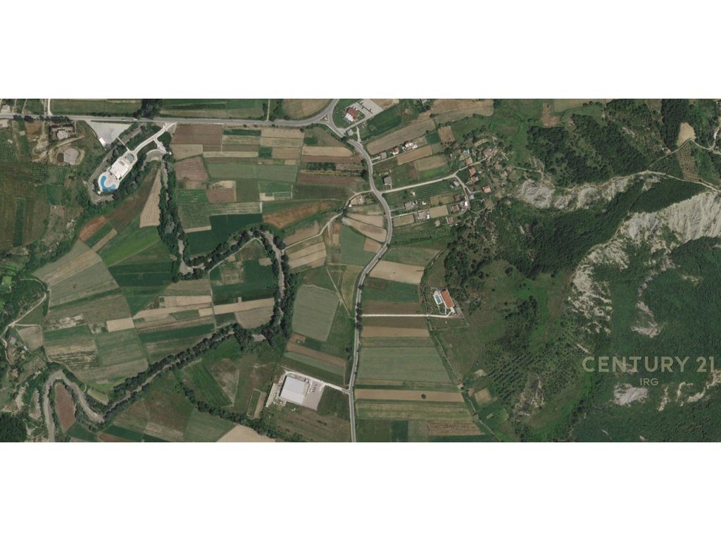 Shitet tokë bujqësore në Pezë të Vogël, Tiranë