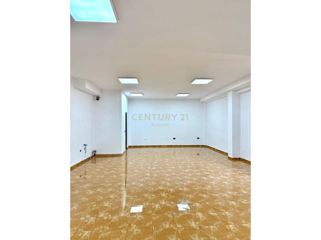 KOPSHTI BOTANIK, KOMERCIAL PER QIRA