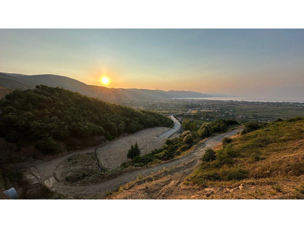 SHITET TOKË 4500 M2 ME PAMJE NGA QYTETIT, POGRADEC !!!