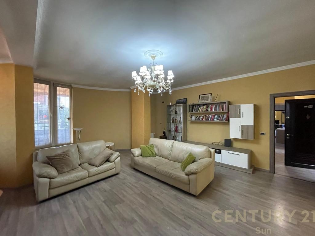 APARTAMENT / PENTHOUSE PËR QIRA NË FRESK-TIRANË!