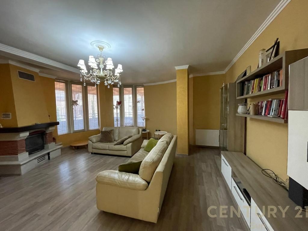 APARTAMENT / PENTHOUSE PËR QIRA NË FRESK-TIRANË!