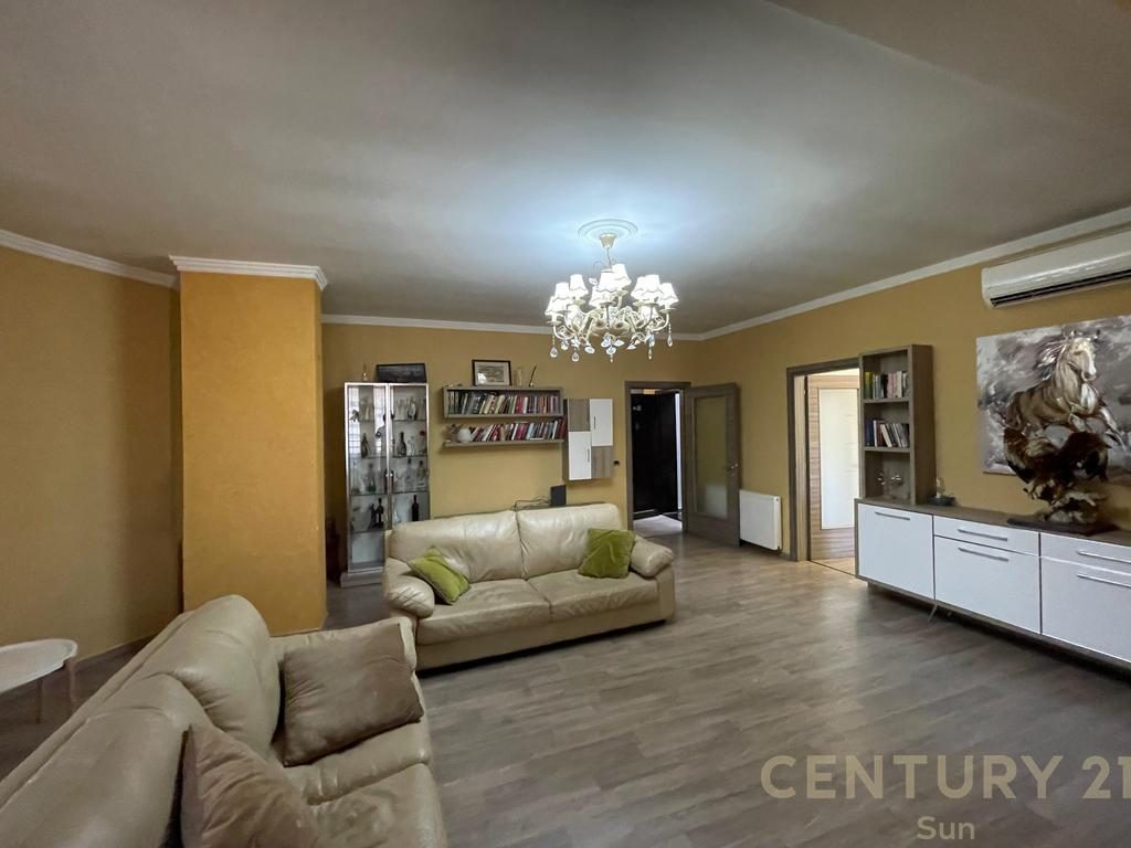 APARTAMENT / PENTHOUSE PËR QIRA NË FRESK-TIRANË!