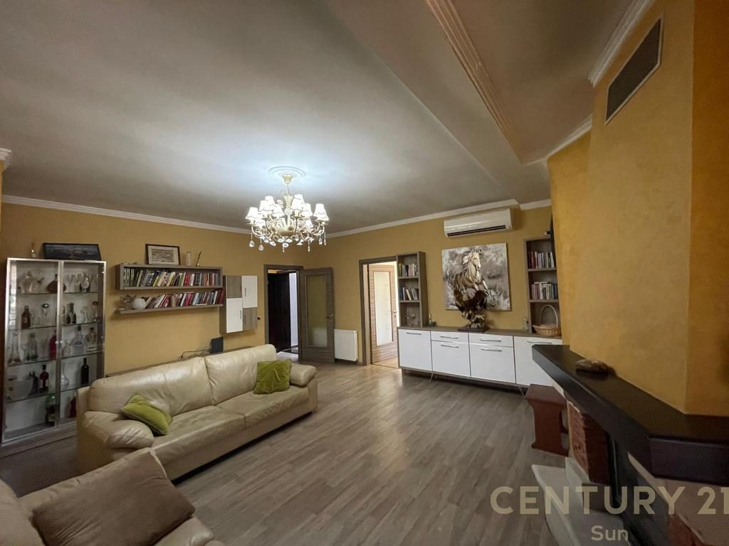 APARTAMENT / PENTHOUSE PËR QIRA NË FRESK-TIRANË!