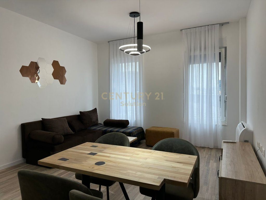 APARTAMENT 2+1+2 +VERANDE PER QIRA PRANE BULEVARDIT TE RI!