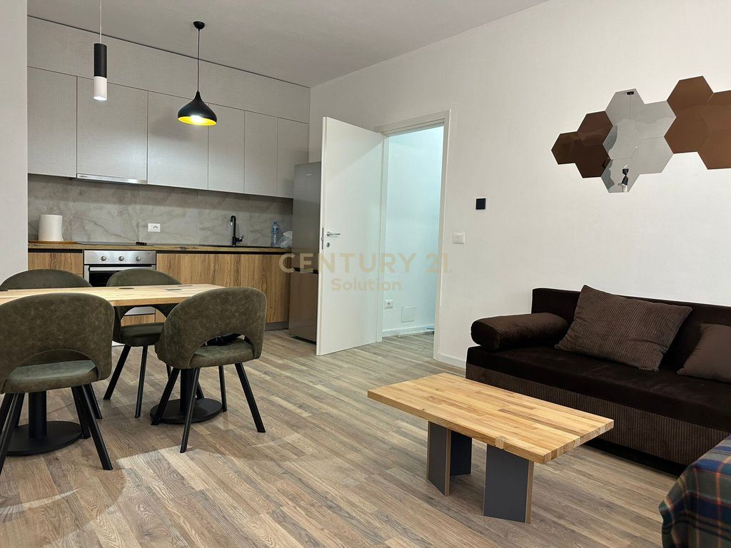 APARTAMENT 2+1+2 +VERANDE PER QIRA PRANE BULEVARDIT TE RI!