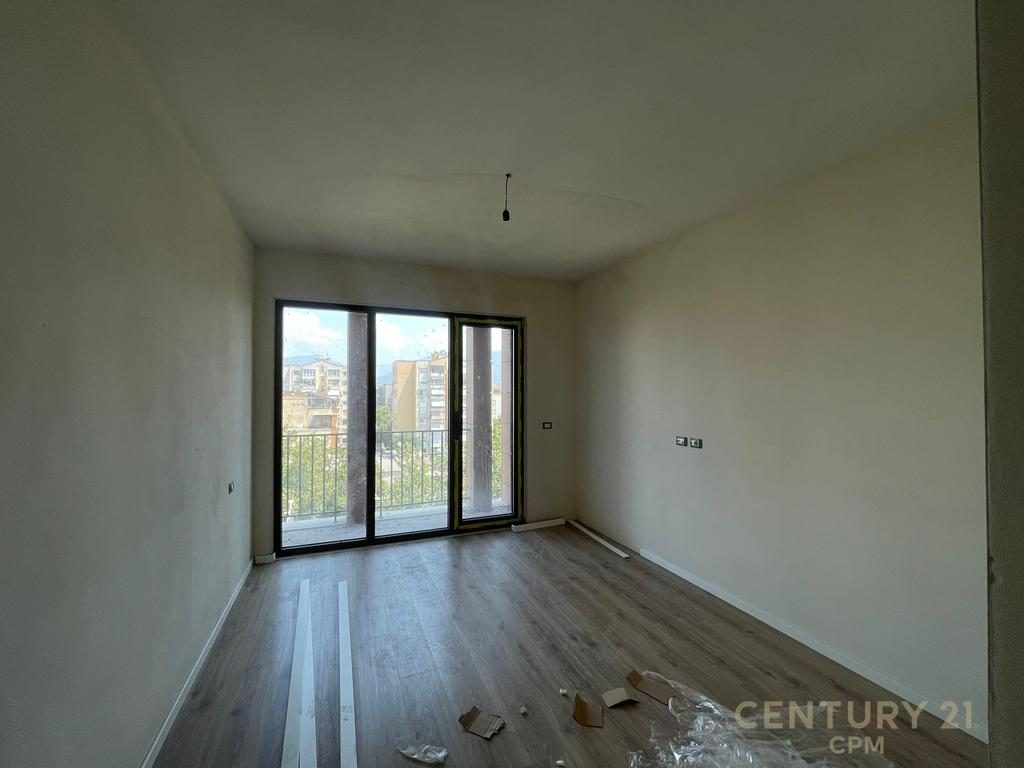 APARTAMENT 2+1+2 PER SHITJE NE LAPRAKE!