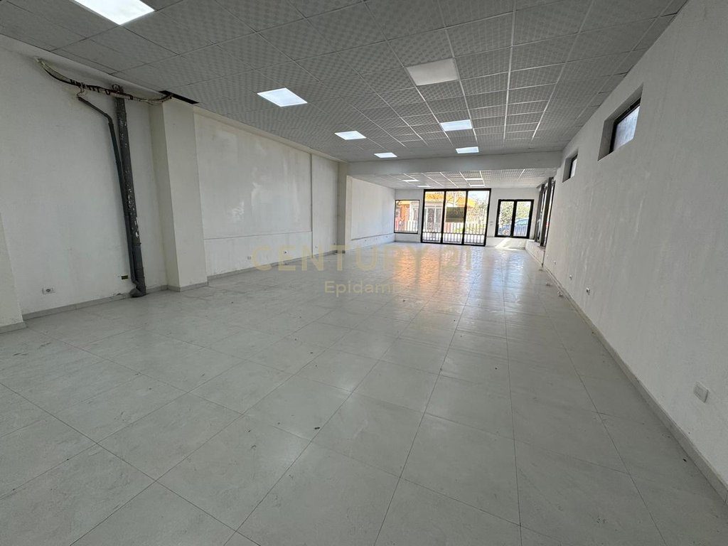Ambient Komercial Me Qira në ish-kenete Durres !!