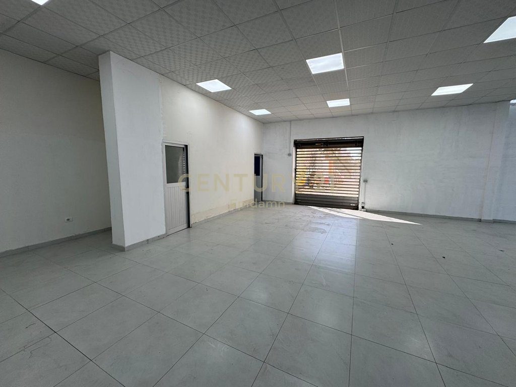 Ambient Komercial Me Qira në ish-kenete Durres !!