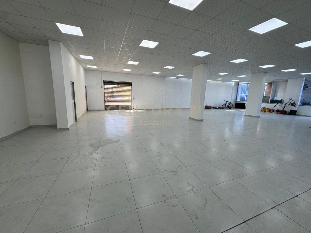Ambient Komercial Me Qira në ish-kenete Durres !!