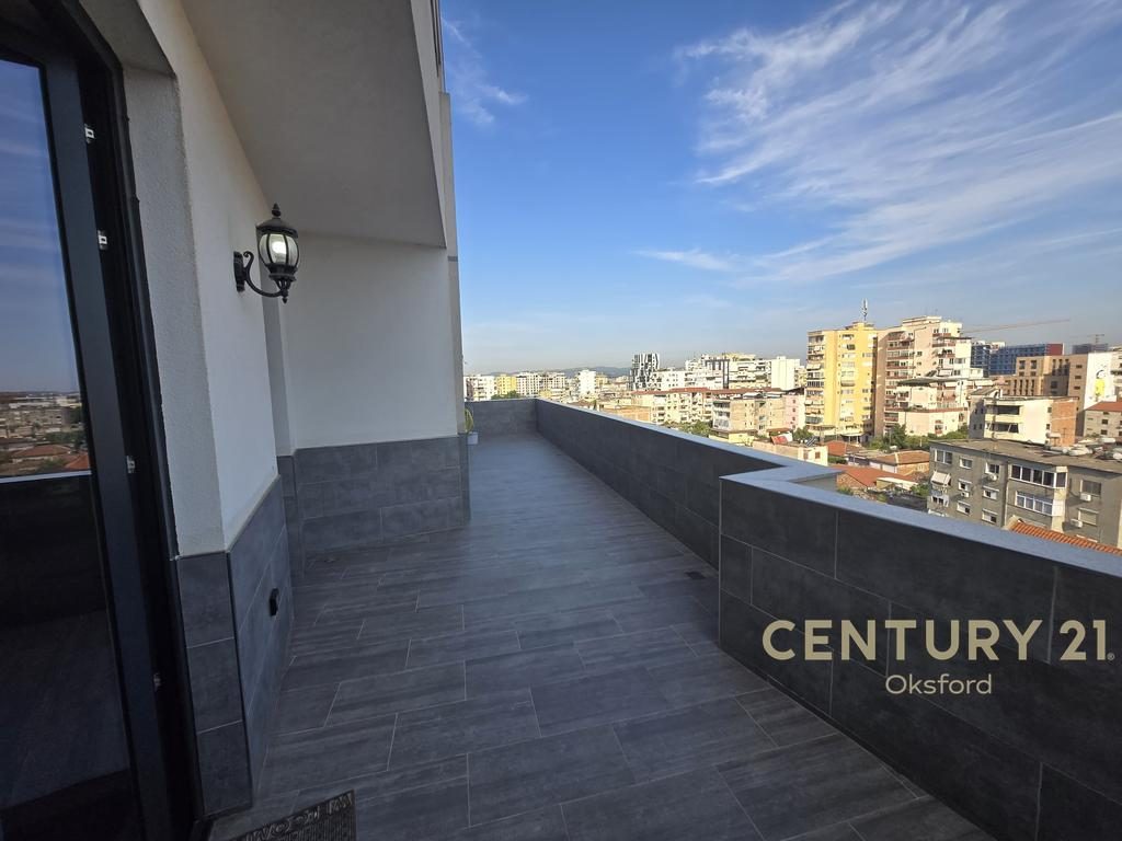 SHITET APARTAMENT 1+1+VERANDE NE RRUGEN E DIBRES!