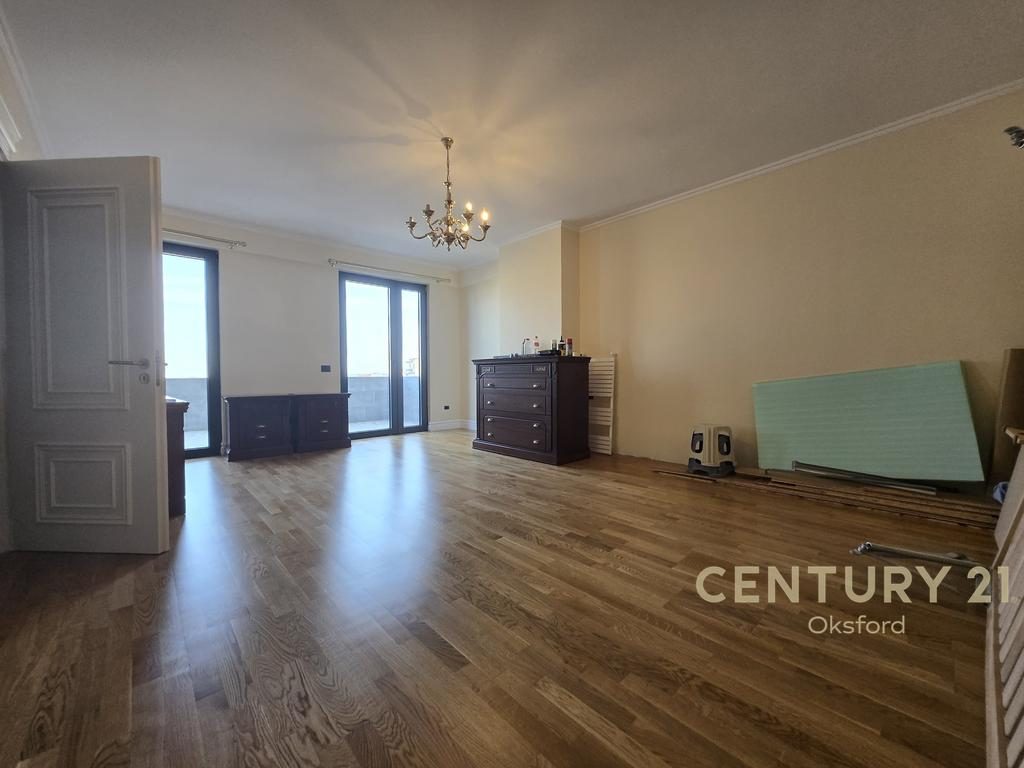 SHITET APARTAMENT 1+1+VERANDE NE RRUGEN E DIBRES!