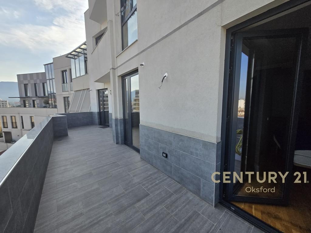 SHITET APARTAMENT 1+1+VERANDE NE RRUGEN E DIBRES!