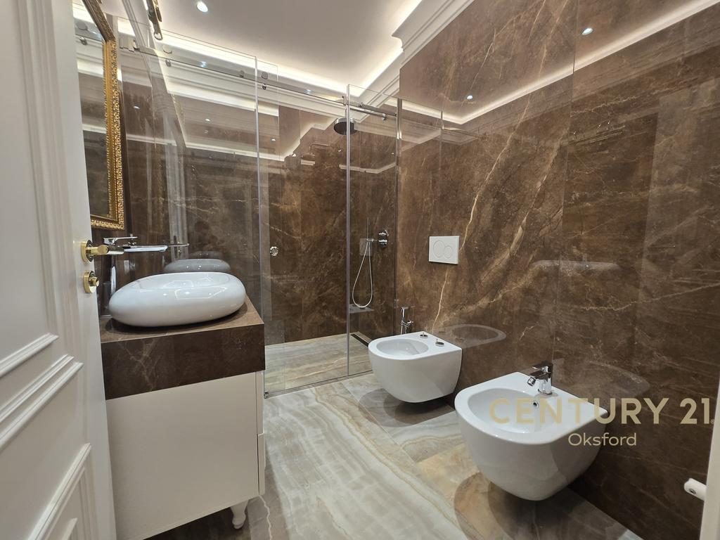SHITET APARTAMENT 1+1+VERANDE NE RRUGEN E DIBRES!