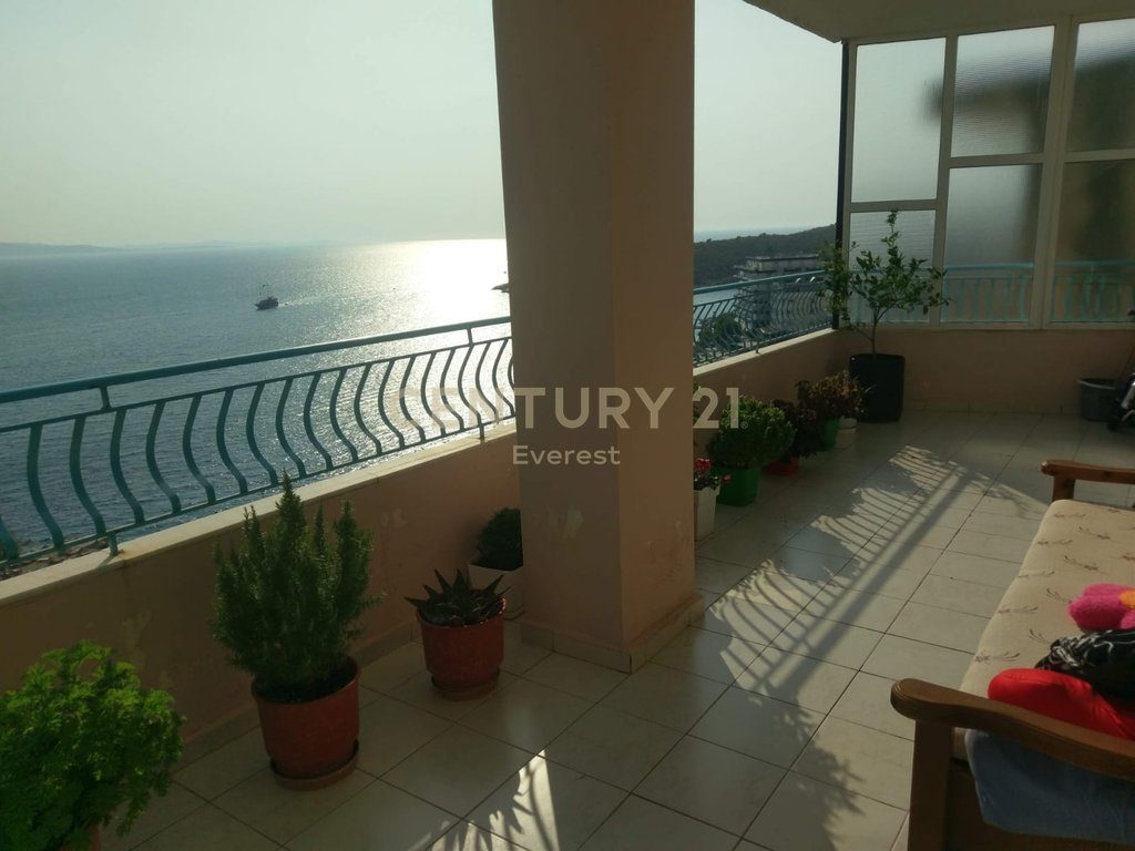 SARANDE, SHESIM PENTHOUSE 3+1+2 ME PAMJE NGA DETI