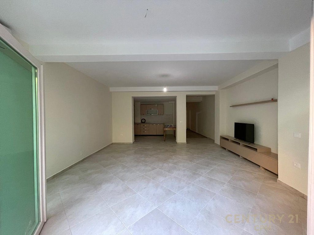Zyrë 2+1 Me Qira për Biznes tek Shkolla e Baletit, Tiranë