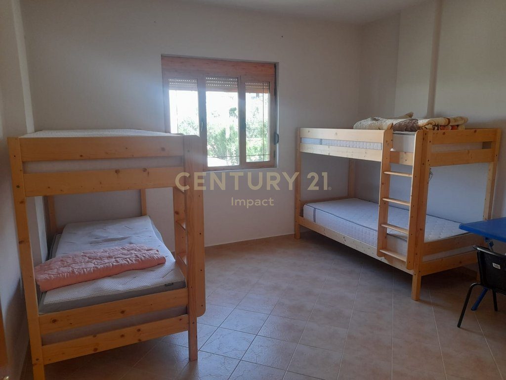 Vilë 6+1 Me Qira në Periferinë e Tiranës - 3.400€!