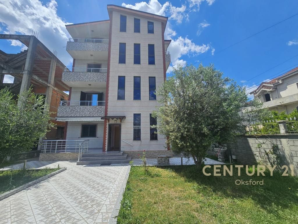 VILË 4KATE ME OBORR, PËR SHITJE TEK 'TRESHI' (URA E KAMZËS)