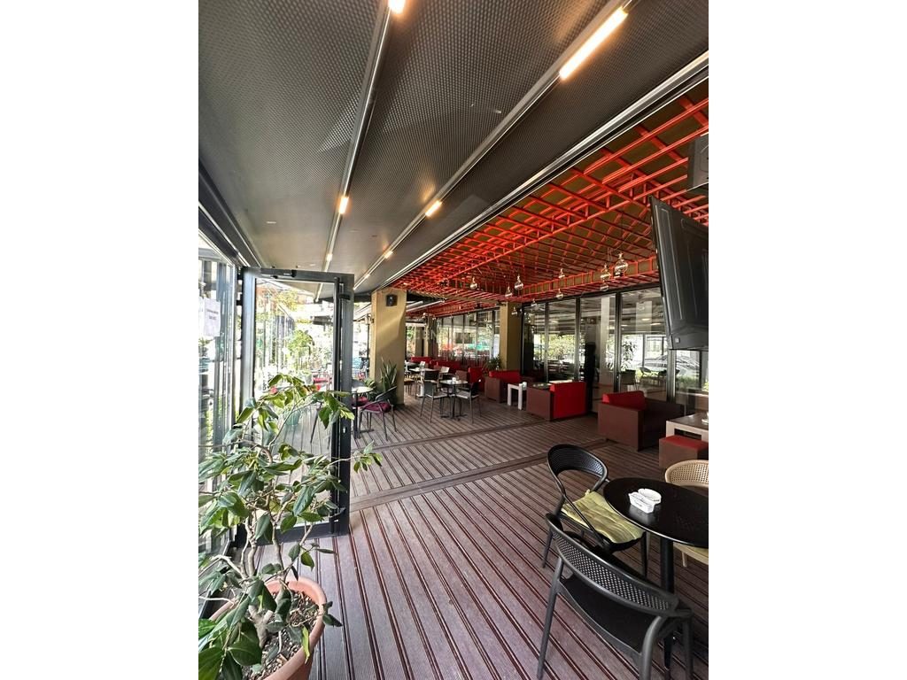 Ofrohet me Qera Ambient 451m² buzë Aksit Rrugor,200 m mbi Restorant FRESKU