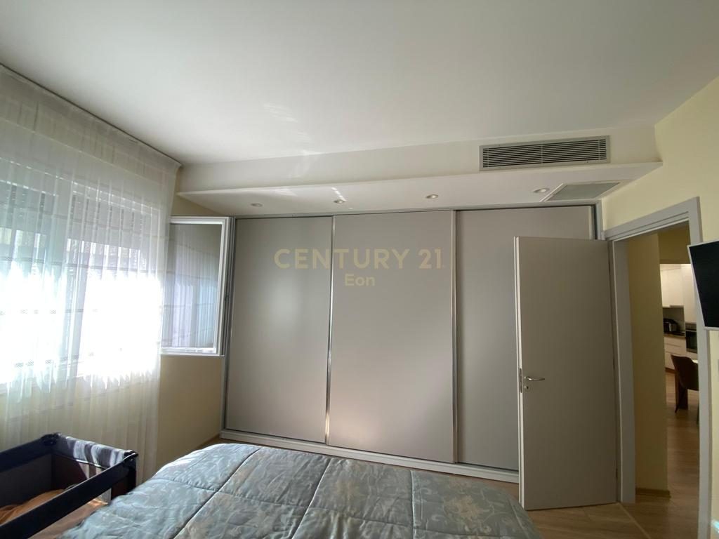 APARTAMENT 2+1+2 TUALETE BASHKE ME GARAZHD NE SHITJE PRANE STADIUMIT !!