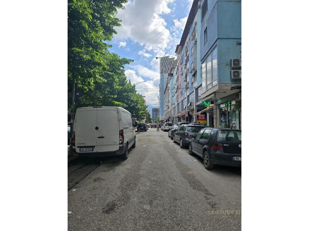 SHITET AMBJENT KOMERCIAL TE GJYKATA RRETHIT, TIRANE!