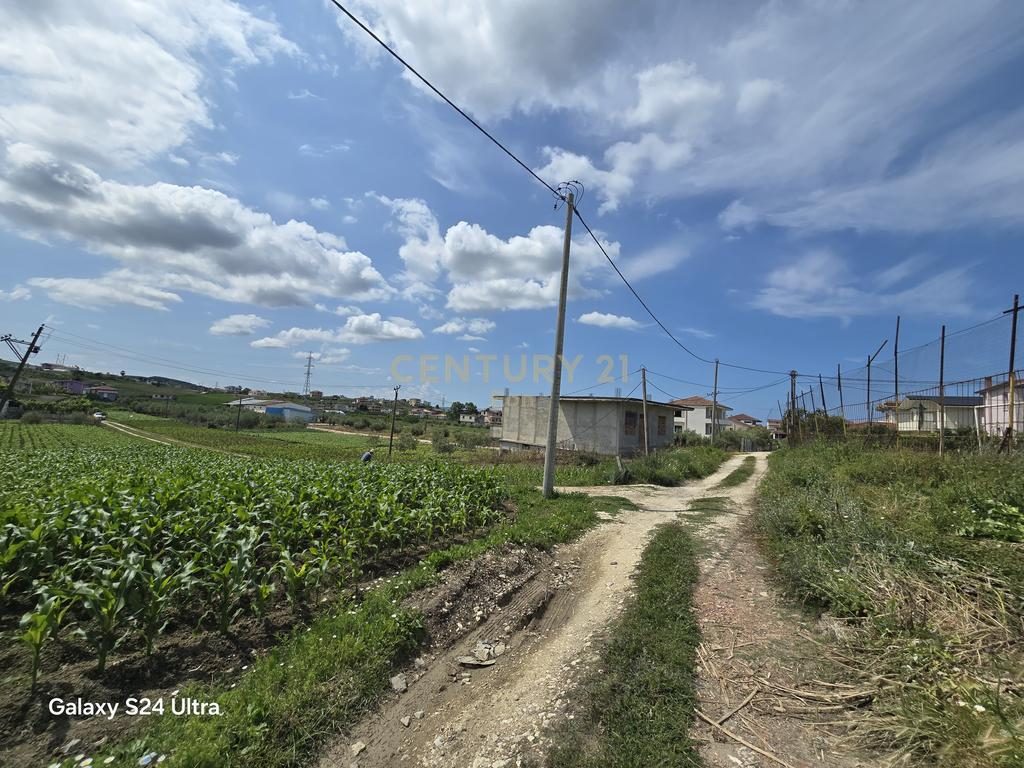 Shitet Tokë në Golem, 490m2 !