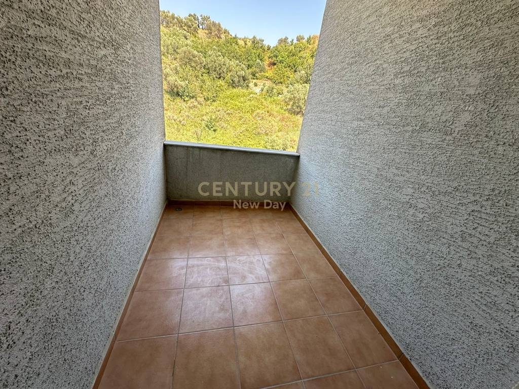 JEPET ME QIRA APARTAMENT 1+1 TE SHKEMBI I KAVAJES