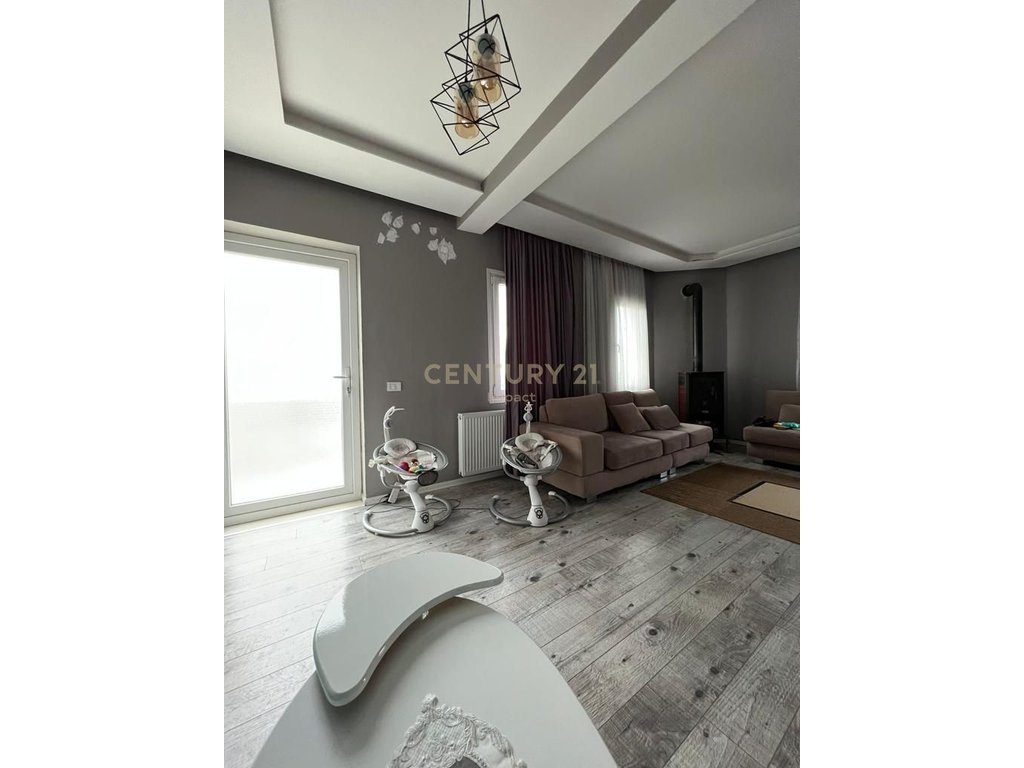 Vilë 3-katëshe Për Shitje tek Profarma, Tiranë - 350,000€!