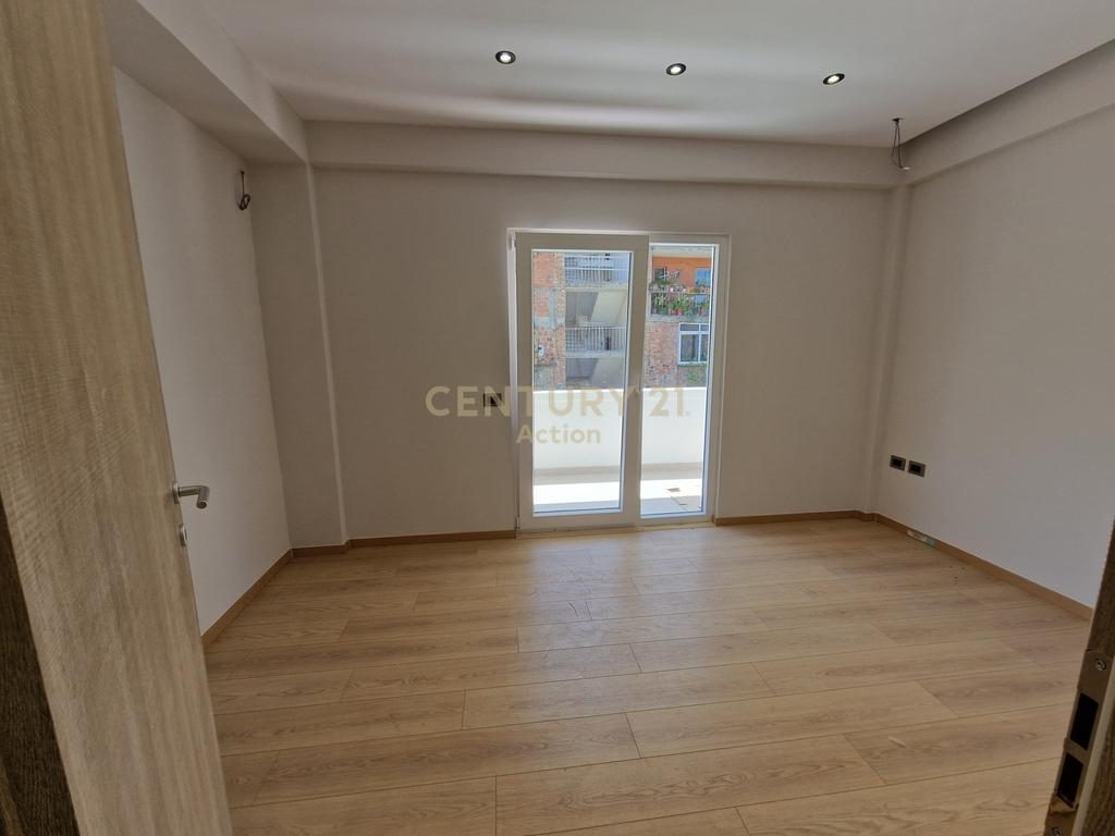 JEPET ME QIRA AMBIENT PER ZYRA BUZE RRUGE KRYESORE, SHESHI WILLSON!
