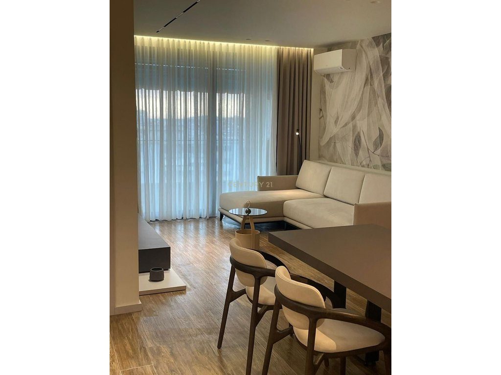 Apartament Luksoz me Qira – 80 m² + Garazh | Qendra e Vlorës, pranë Xhamisë.