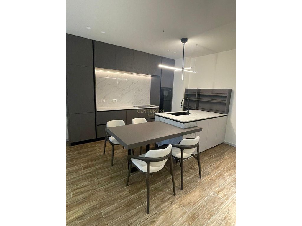 Apartament Luksoz me Qira – 80 m² + Garazh | Qendra e Vlorës, pranë Xhamisë.