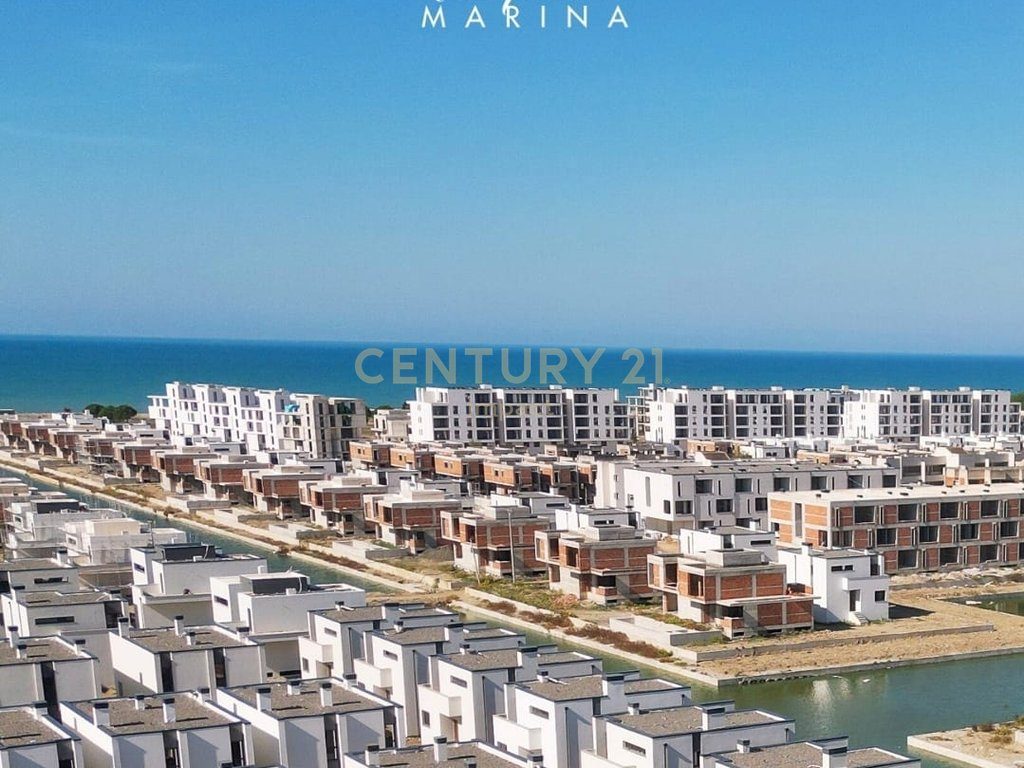 Apartament 2+1 me verande dhe post parkimi për shitje në Turquoise Marina!