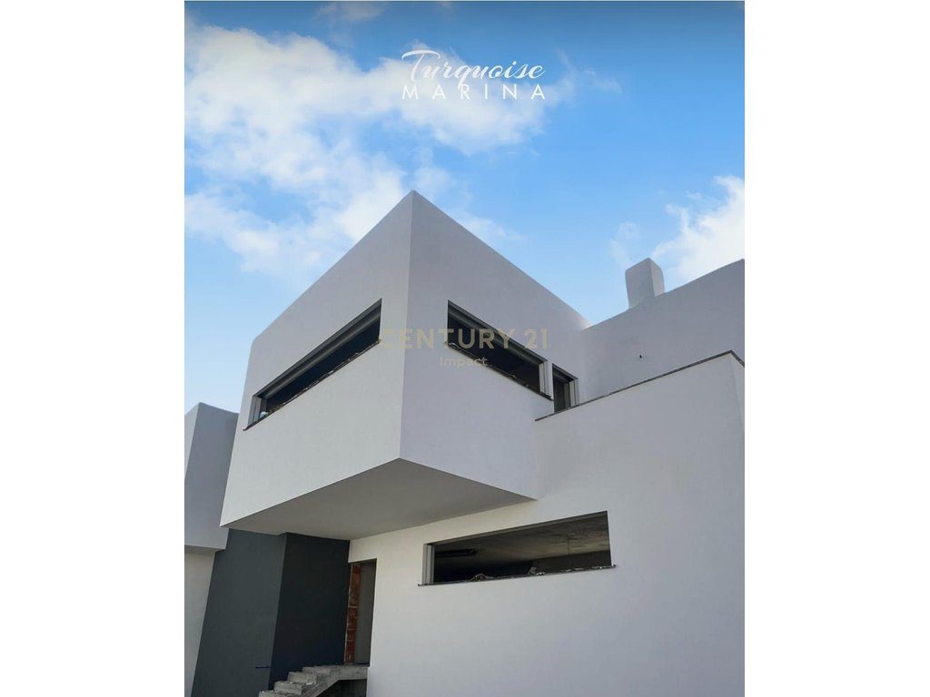Apartament 2+1 me verande dhe post parkimi për shitje në Turquoise Marina!
