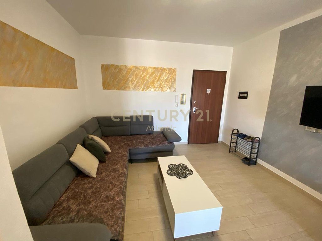 JEPET APARTAMENT ME QERA 1+1 NE PLEPA DURRES !!