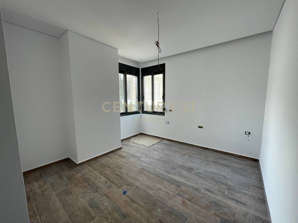 SARANDE, SHESIM APARTAMENT 2+1+2 ME PAMJE NGA DETI PRANE VILES QEVERITARE
