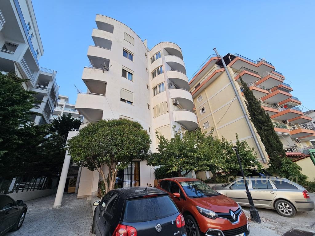 Shesim Apartament 3+1 ne Sarande me mundesi ndarje ne 2 apartamente 1+1
