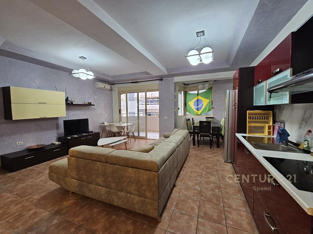 Shesim Apartament 3+1 ne Sarande me mundesi ndarje ne 2 apartamente 1+1
