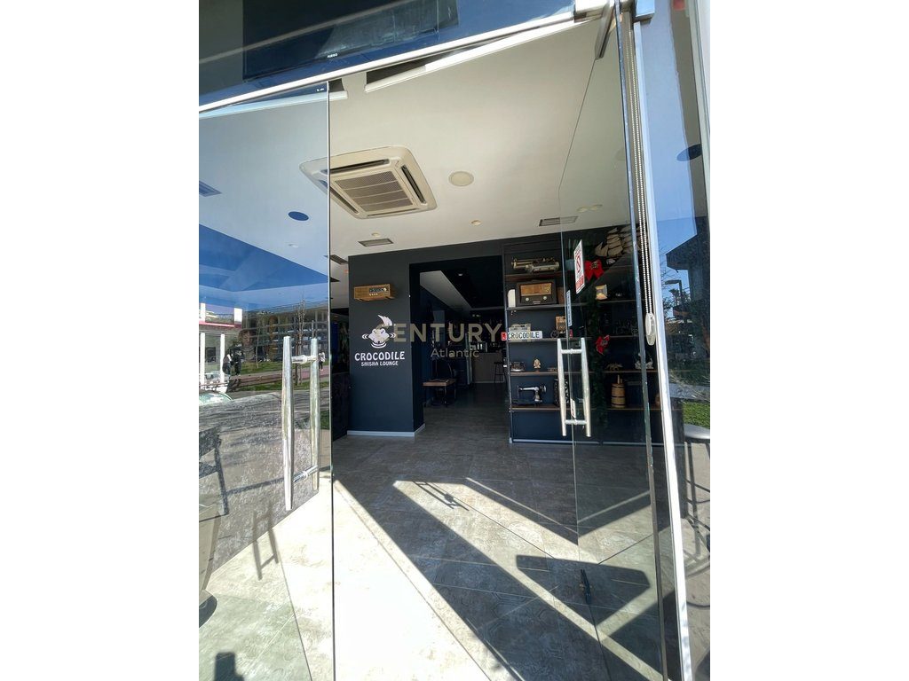 Shitet Bar Lounge  tek lulishtja afer Stacionit te Trenit Durres!