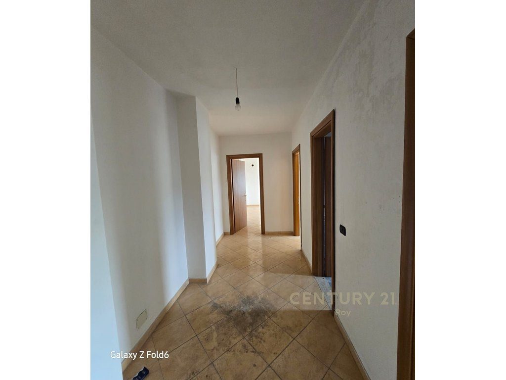SHITET APARTAMENT 2+1 +GARAZHG NE ZONEN E GOLEMIT !!!
