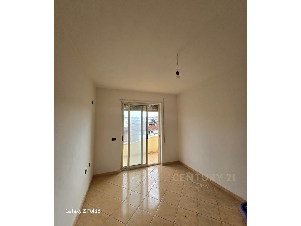 SHITET APARTAMENT 2+1 +GARAZHG NE ZONEN E GOLEMIT !!!