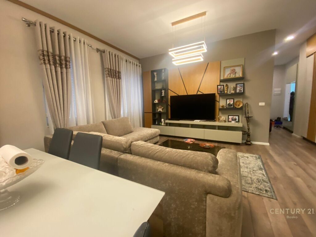 SHITET, APARTAMENT 2+1+2 NE LAPRAKE, RRUGA DRITAN HOXHA