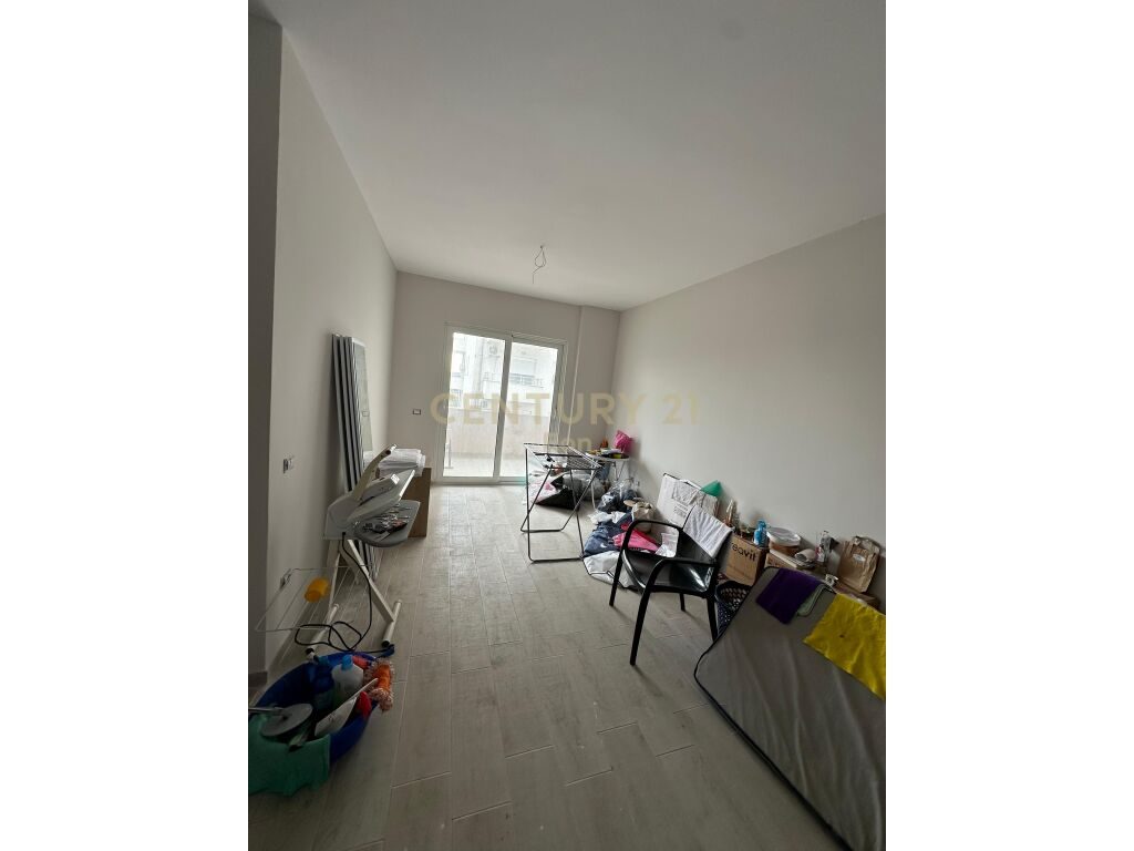 SHITET APARTAMENTI 1+1 ,NE QERRET !