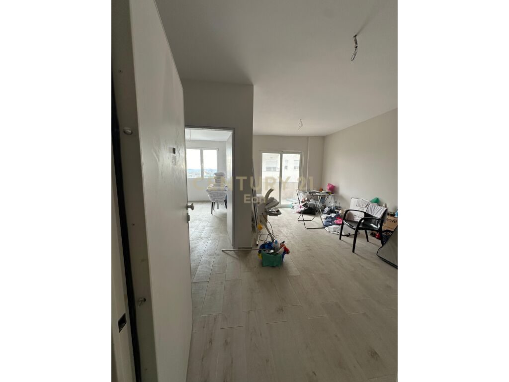 SHITET APARTAMENTI 1+1 ,NE QERRET !