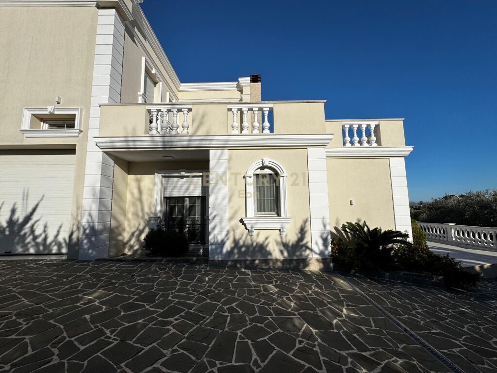 SHITET VILE LUKSOZE NE LAGJEN E RE, DURRES!