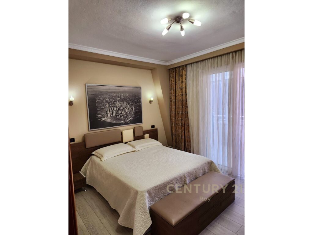 Jepet me Qira Super Apartament me pamje deti 2+1+2 me post parkimi te stacioni i trenit, Durrës!!!