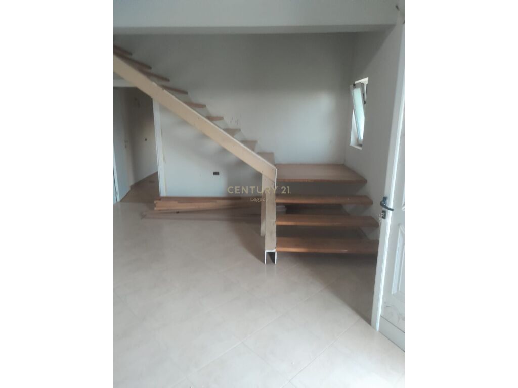SHITET VILE BASHKE ME TOKE ULLISHTE NE VORE ,TIRANE