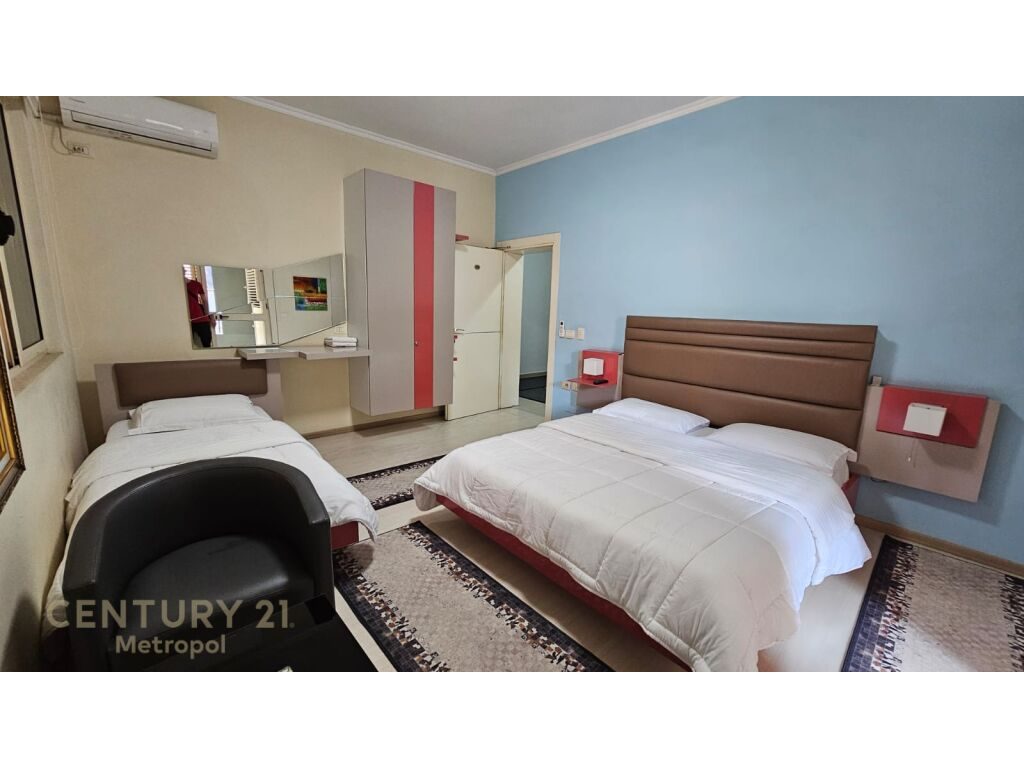 Shesim HOTEL 4  kate, Komuna e Parisit!