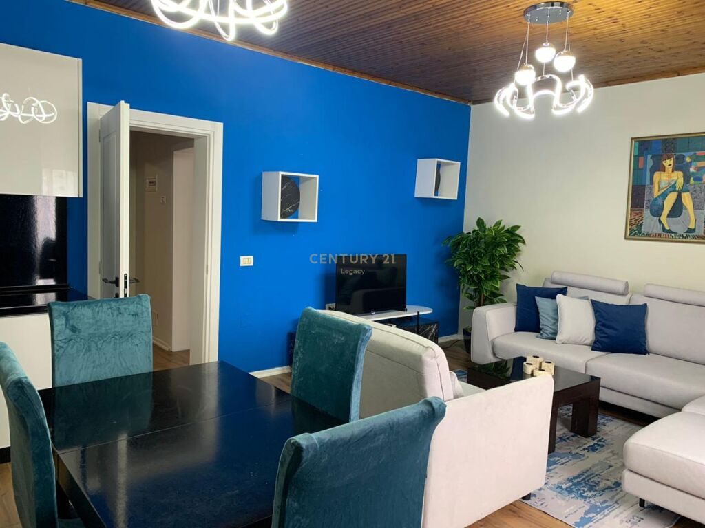 Ulet Cmimi!
Jepet me Qira Apartament 1+1 tek Shallvaret.
