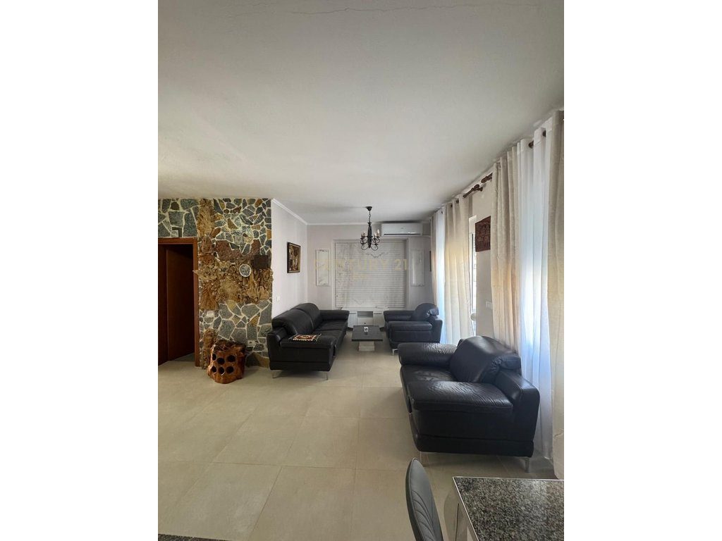 Jepet me Qira Apartament 2+1 me Pamje Deti në Plazh, Durrës  !